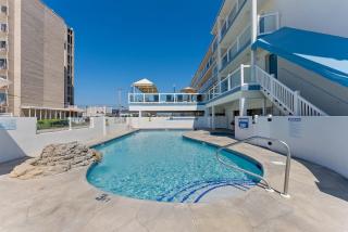 Beachfront Condo with a Heated Pool, BBQ Grills - 1