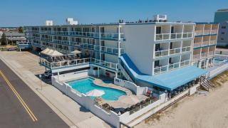Beachfront Condo with a Heated Pool, BBQ Grills - 2
