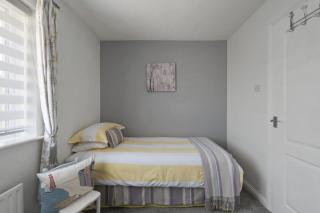 Comfortable Home Garden & Parking Walk to Beach - 1