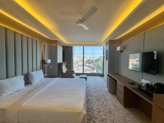 Hotel Lalit Imperial A luxury Jacuzzi Boutique by Manav Stays - 7