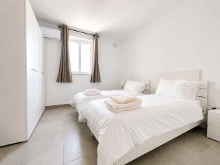 La Siesta 3 Birzebbuga by DNA Steps to Pretty Bay - 1