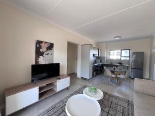 Refined Cozy Retreat - 0