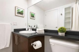 Luxe City Retreat Pool Jacuzzi & Sauna - Vancouver - 1