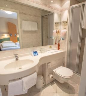 Logis Gourmet & Relax Wellness Hotel De La Sure - Esch-sur-Sûre - 5