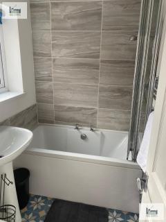 Caris - 2 Bedroom 4 Beds Ideal for Contractors - 9