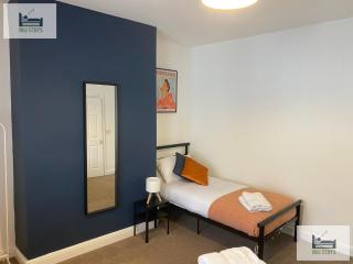 Caris - 2 Bedroom 4 Beds Ideal for Contractors - 8