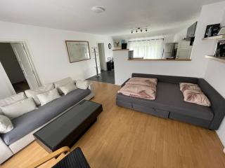 Large Family & Group Home, Calm Nature, Highway Access, Fast Wi-Fi & Free Parking - 1