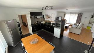 Large Family & Group Home, Calm Nature, Highway Access, Fast Wi-Fi & Free Parking - 9