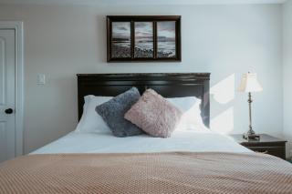 Signal Hill Lookout | 2 Bed 2 Bath | Harbour View - 3