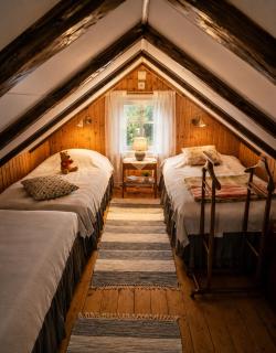 Cozy cottage for rent right by the sea - 0