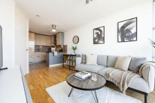 Stunning Skyline Liverpool Apartment with Parking - 1