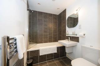 Stunning Skyline Liverpool Apartment with Parking - 6
