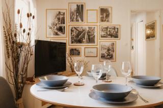 LE COCOON Saint Lô - Appartement privé tout équipé - Haras - Parking gratuit - Entrée autonome - Wifi - Netflix - Baignoire - Lave-linge - Lit Queen Size 160cm & canapé-lit 140cm - Jusqu'à 4 personnes - 1