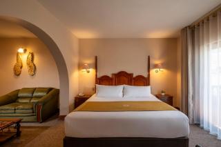 El Virrey by Katari - Cusco - 3