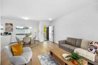 Stylish Urban Stay near Beaufort St, CBD, Airport - 9