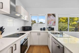 Stylish Urban Stay near Beaufort St, CBD, Airport - 6
