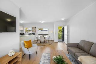 Stylish Urban Stay near Beaufort St, CBD, Airport - 4