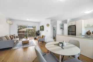 Stylish Urban Stay near Beaufort St, CBD, Airport - 3