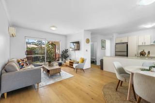 Stylish Urban Stay near Beaufort St, CBD, Airport - 1
