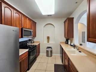 Modern Condo 5min to Conv Center with balcony - 5