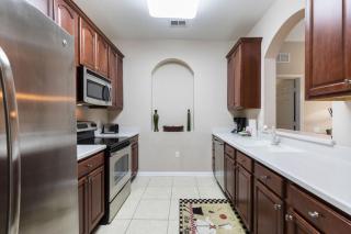 Spacious 2BR 2BA with Balcony 5 Mins to Convention Center & Epic Universe - 4