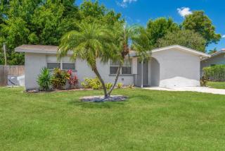 Hot Tub Retreat with Big Private Fenced Yard by Beach - 4