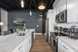 Luxury Urban 1BR King Bed-Parking - Heart of Historic Germantown - Temple & LaSalle -105- Stay Long Term! - 0