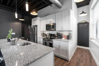 Luxury Urban 1BR King Bed-Parking - Heart of Historic Germantown - Temple & LaSalle -105- Stay Long Term! - 2