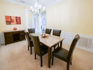 3Br 2Bath Condo Balcony 5min Conv Center 2087ft - 6