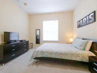 3Br 2Bath Condo Balcony 5min Conv Center 2087ft - 3