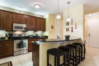 4Br 2Bath Condo Balcony 5min Conv Center 2020ft - 4