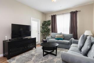 3Br 2Bath Condo Balcony 5min Conv Center 1388ft - 0