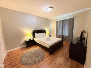 3Br 2Bath Condo Balcony 5min Conv Center 1388ft - 3