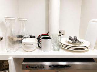Cassie's Cozy Warm Modern Studio - 3
