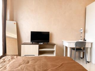 Cassie's Cozy Warm Modern Studio - 1
