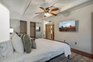 Pool, 5 min to U of A, Garage, Updated, Views - 2