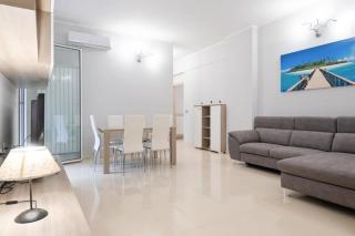 Trendy Apartment Close to the Beach - 0