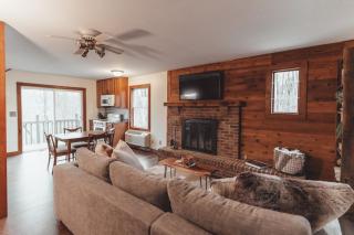 Secluded Cabin Villa with Gorgeous Views and Hot Tub - 6