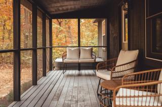 Secluded Cabin Villa with Gorgeous Views and Hot Tub - Logan - 4