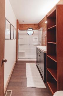 Secluded Cabin Villa with Gorgeous Views and Hot Tub - Logan - 1