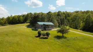 Secluded Hocking Hills Villa with Pond and Hot Tub - 8