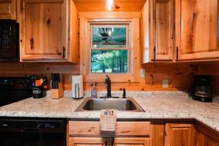 Secluded Hocking Hills Villa with Pond and Hot Tub - 1
