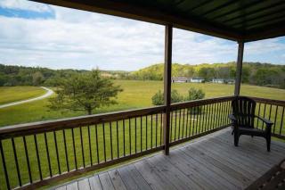 Secluded Hocking Hills Villa with Pond and Hot Tub - 2
