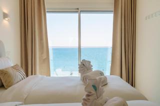Dinglis Beach Hotel Apartments - 8