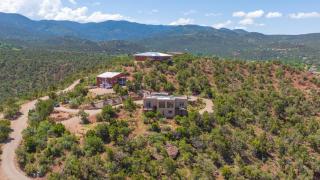 Inn The Sky Retreat 2 Homes Sleeps 12 Firepit - 0