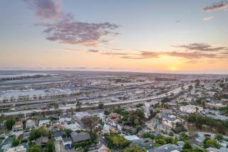 Hilltop Oasis Panoramic Views! - 7