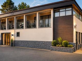 Europrime Hotels Lakefield - 9