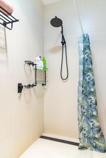 N3 Serene Escape Spacious Private Ensuite - 4