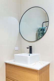 N3 Serene Escape Spacious Private Ensuite - 5