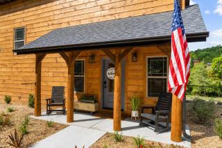 Creekside Cabin Cozy Stay - 2